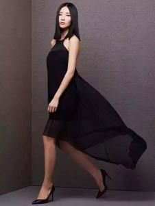 百薇女装黑色挂脖连衣裙