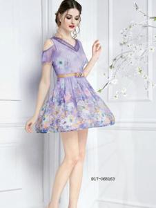 AIMENOU女装浅紫碎花露肩连衣裙