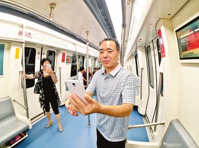 郑州地铁二号线首秀获赞 平稳舒适文化范儿