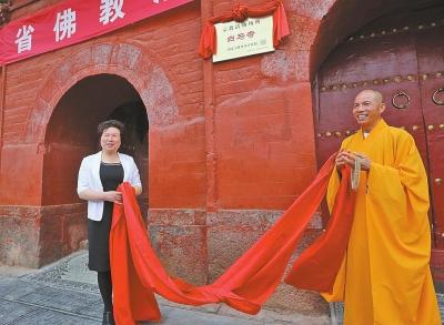 河南佛教道教场所开始挂标识牌 防止非法敛财