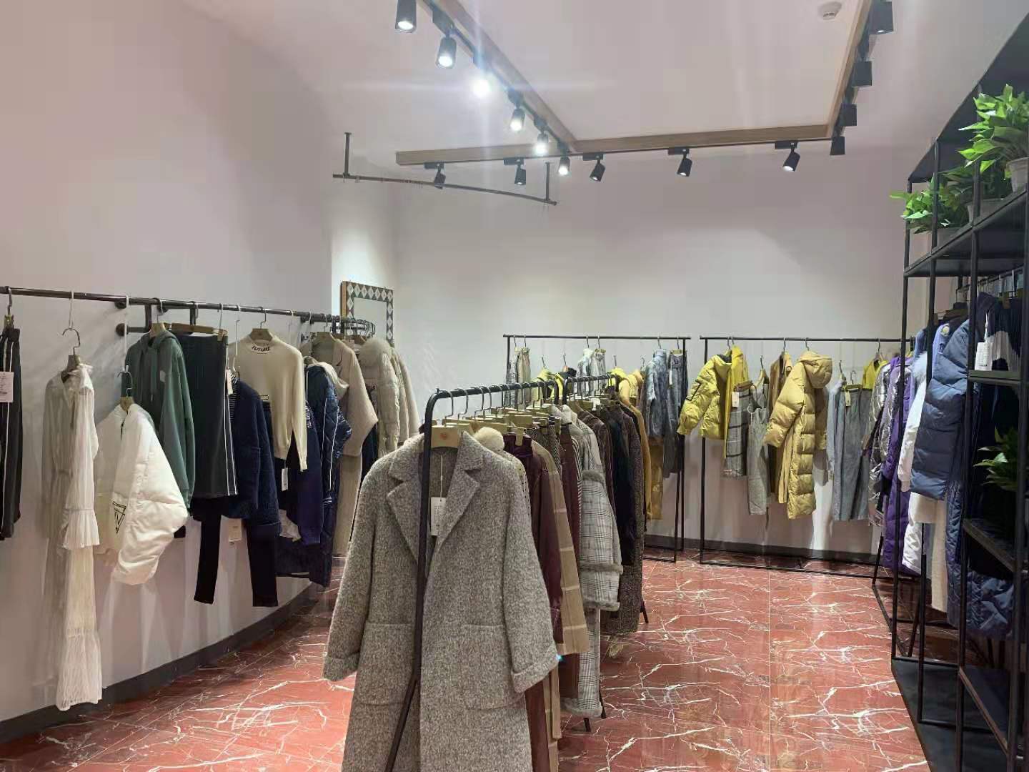 品牌女装