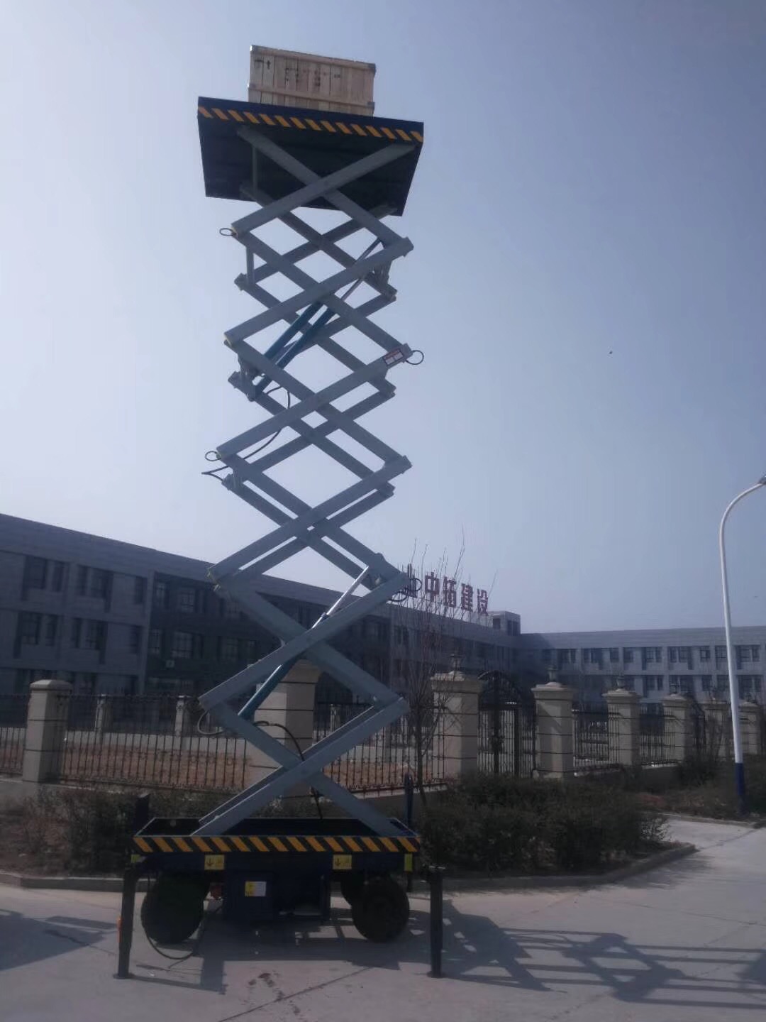 上海履带高空作业平台电动单梁起重机图