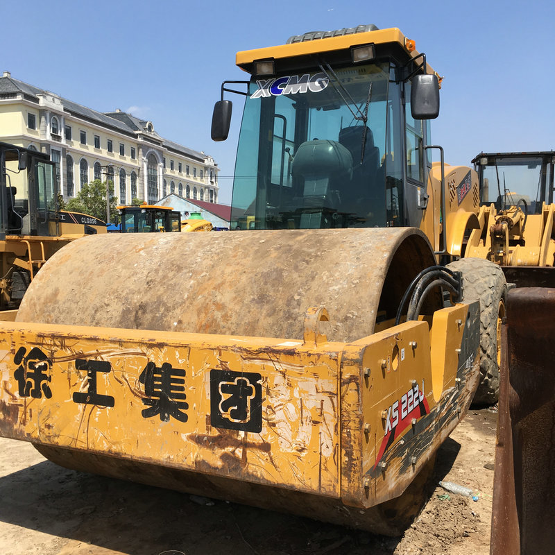 内江徐工压路机九成新车子